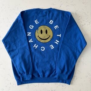 WOMEN’S BLUE SMILEY FACE SWEATSHIRT SIZE LARGE BRAND NEW!